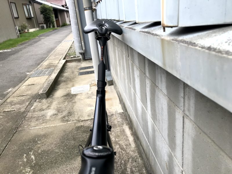 OnebyESU(ワンバイエス) カーボン マガタマ シートポストに交換