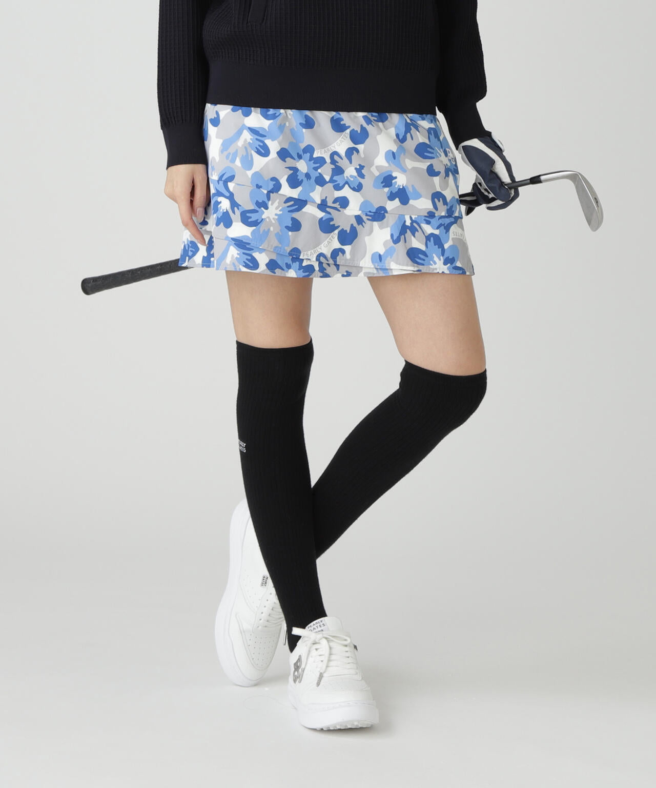 Peストレッチドビー中綿スカート ＜ラフ花ロゴ小柄＞ | PEARLY GATES