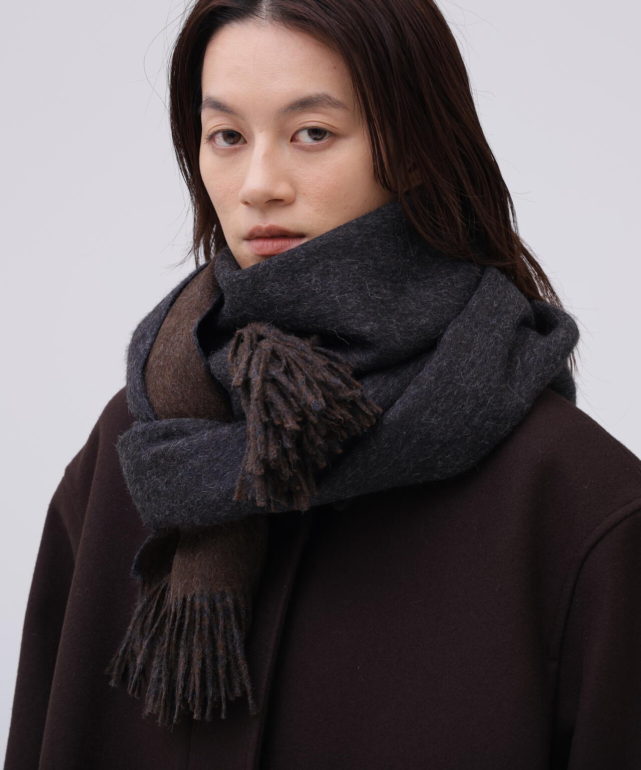 THE INOUE BROTHERS / TWO-COLOUR LARGE BRUSHED STOLE | THE LIBRARY