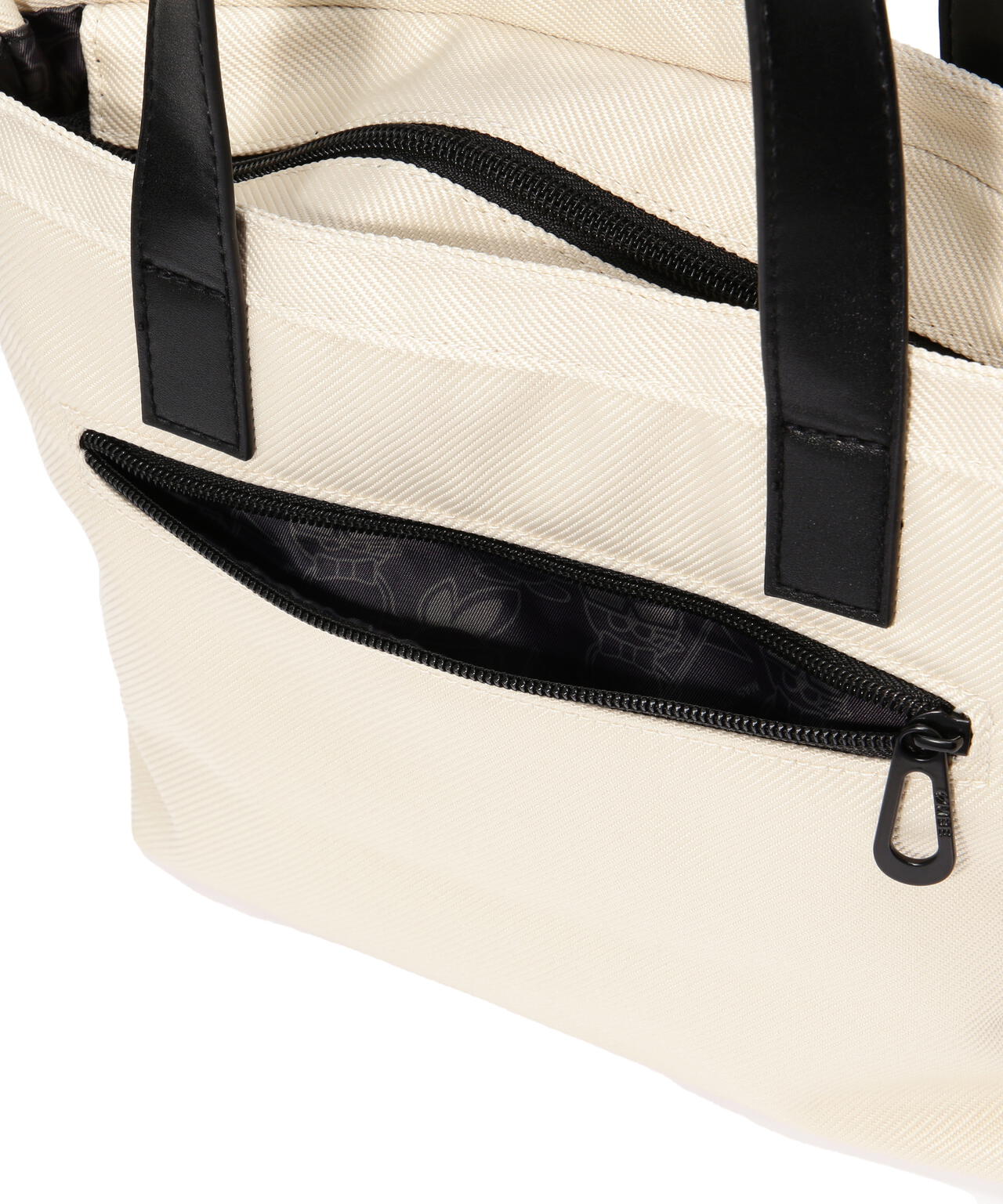 公式オンライン限定】【SWAGGY BUNNY】カートバッグ (UNISEX) | MASTER