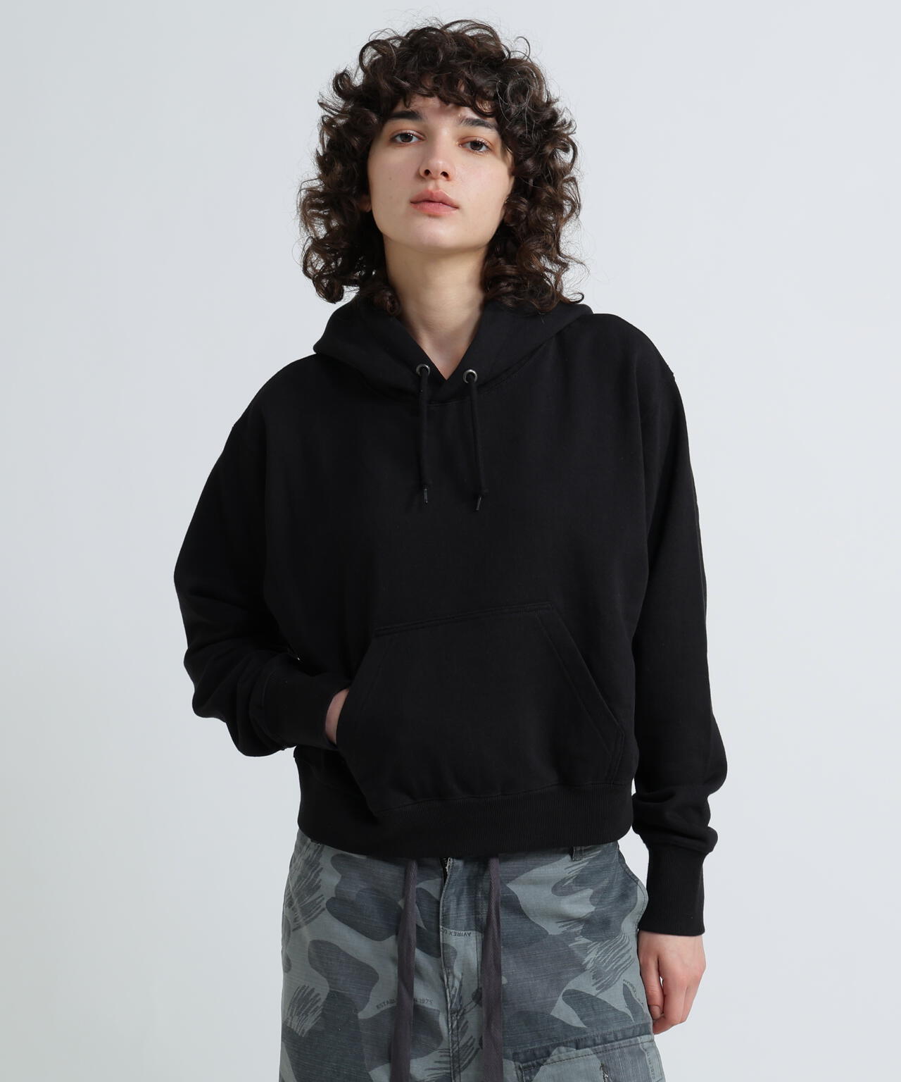 WOMAN/直営店限定》GRAFFITI EMBROIDERY PARKA/グラフィティ刺繍