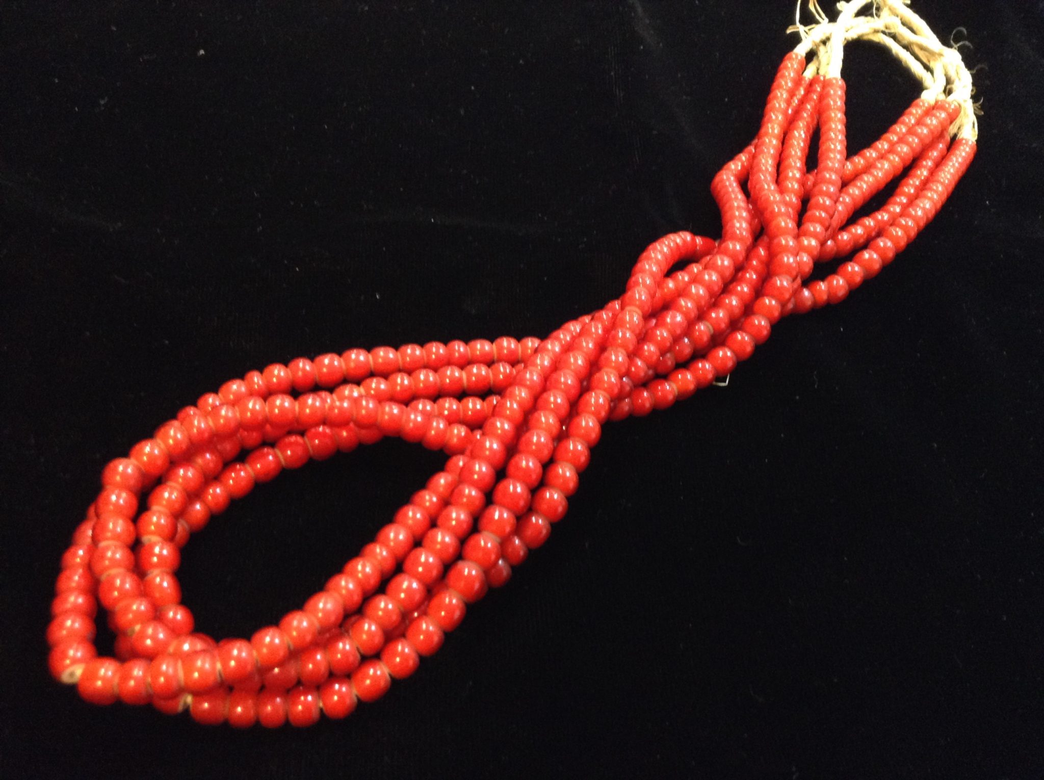 ホワイトハーツ赤ビーズ一連 ※ヴェネチア産です。 赤ビーズ - MONTE