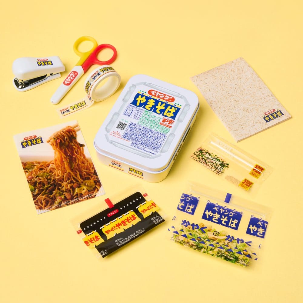 ペヤングの文具付録が大バズリ中！」そっくりすぎる…本物のカップ