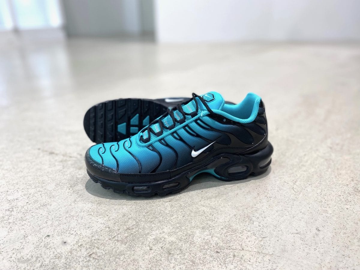 ナイキ「エア マックス プラス」の秀逸デザインに改めて驚くatmosとの