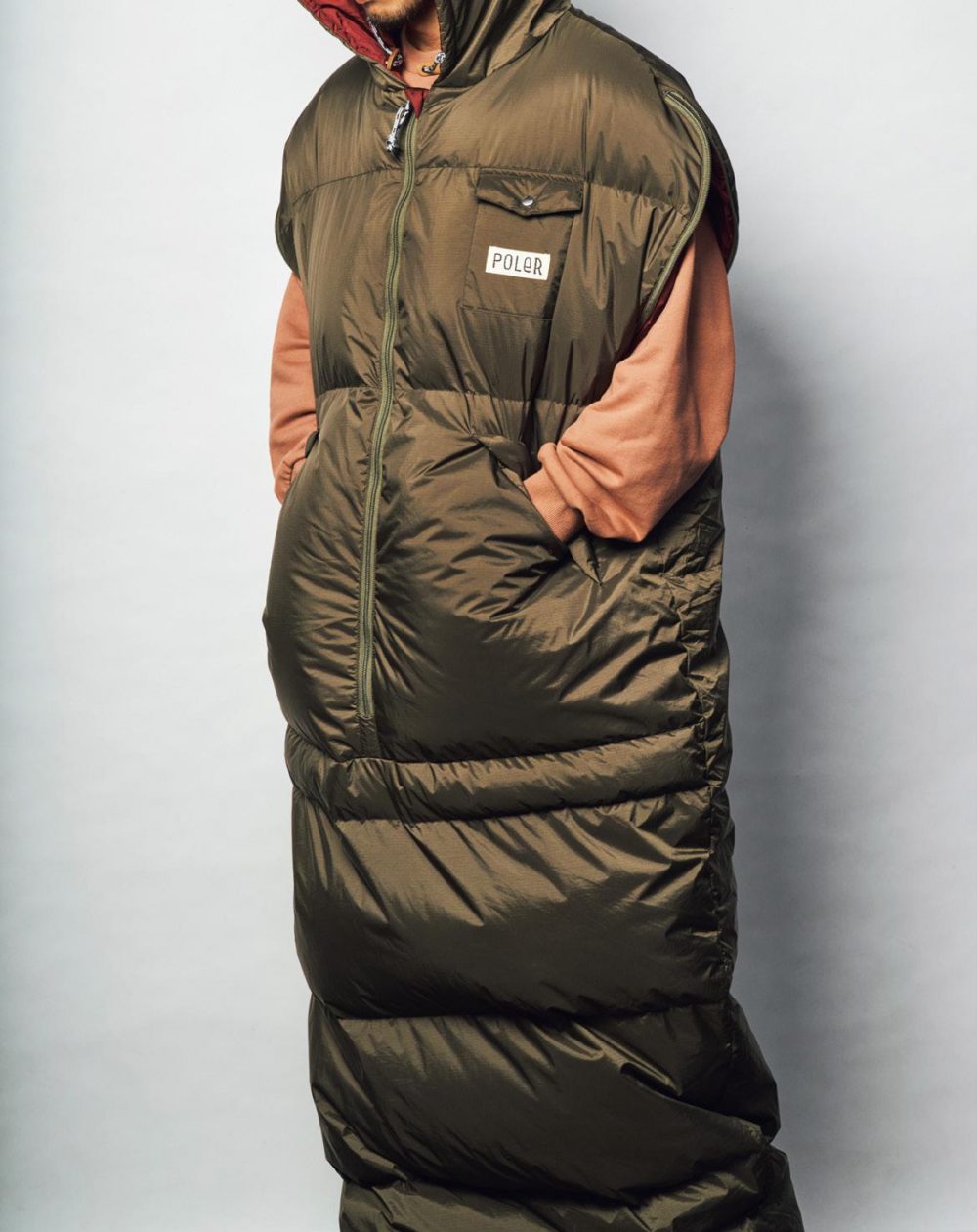 歩ける寝袋”⁉【ポーラー×ナンガ】ぬくぬく温かいまま歩き回れる秋冬