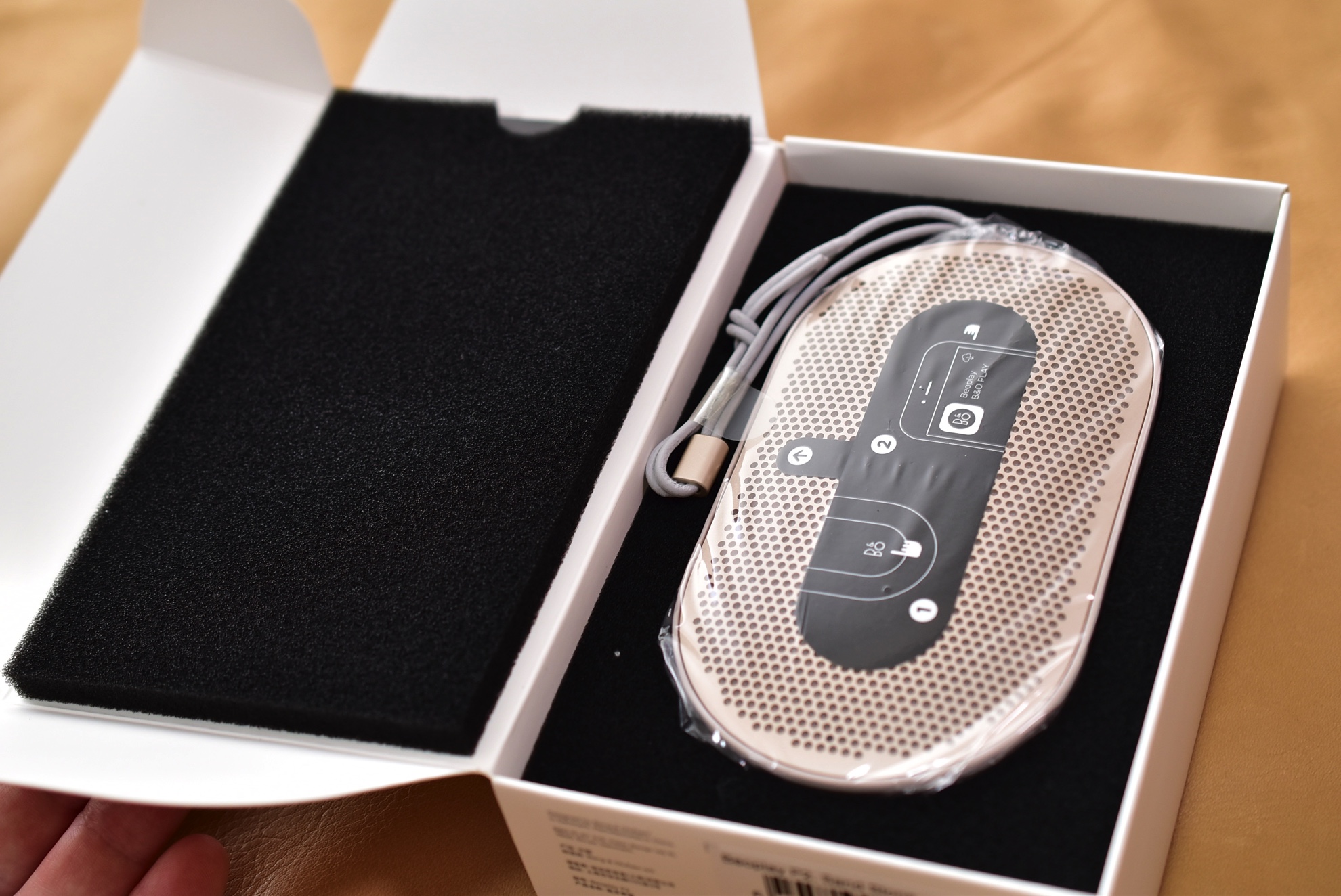 Beoplay P2 スピーカー レビュー。 超コンパクトなのに、上質な音を