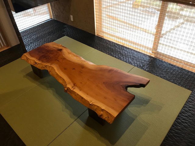 ケヤキ一枚板ローテーブル/神棚をお届けしました | 木創庵 店長ブログ