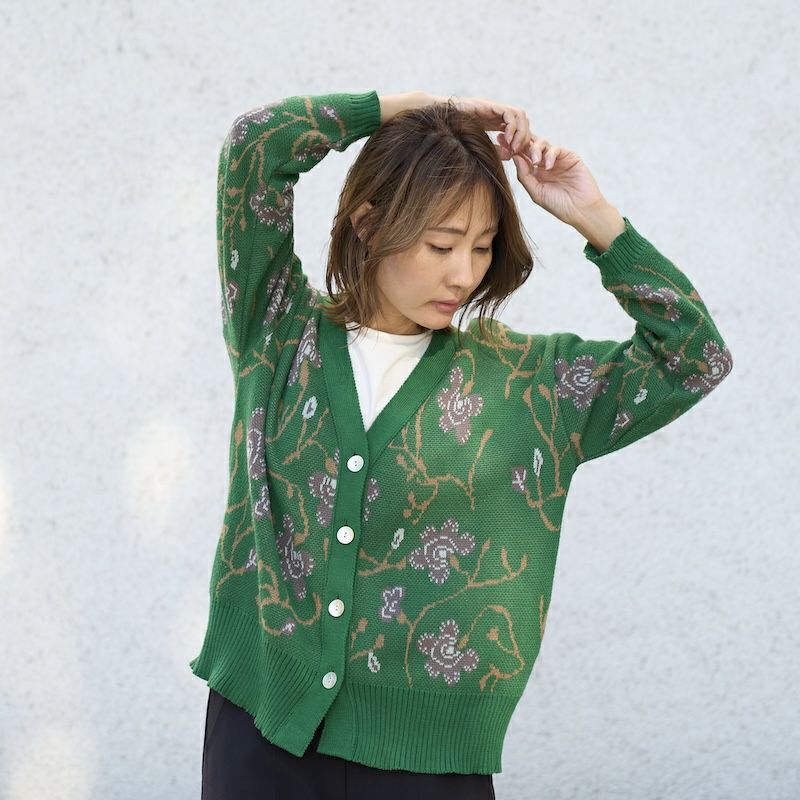 洗える強度コットンニットレディースカーディガン（花柄グリーン