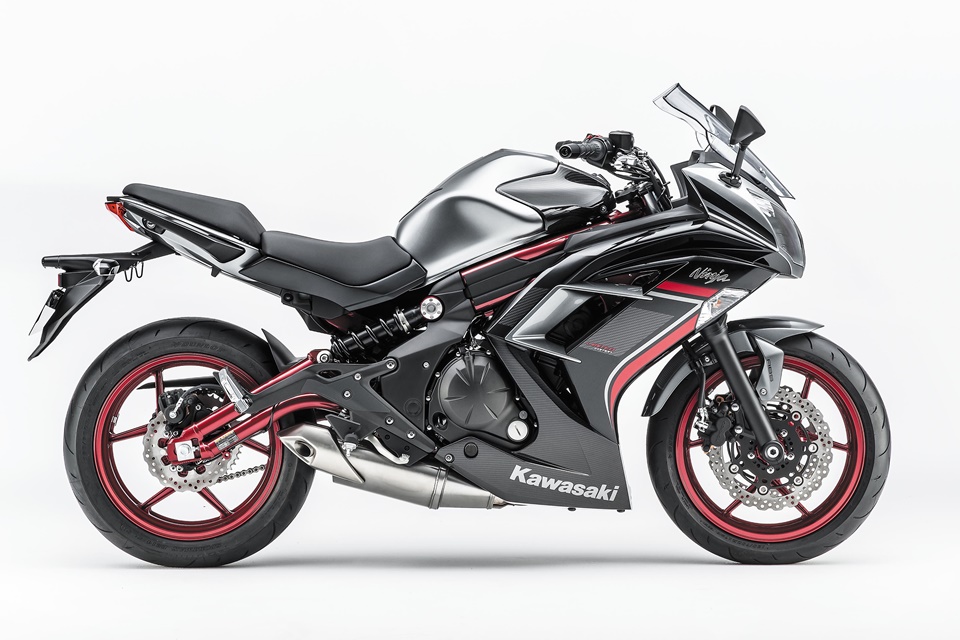 赤×黒の限定カラーが刺激的】カワサキから2017年モデル「Ninja 400 ABS