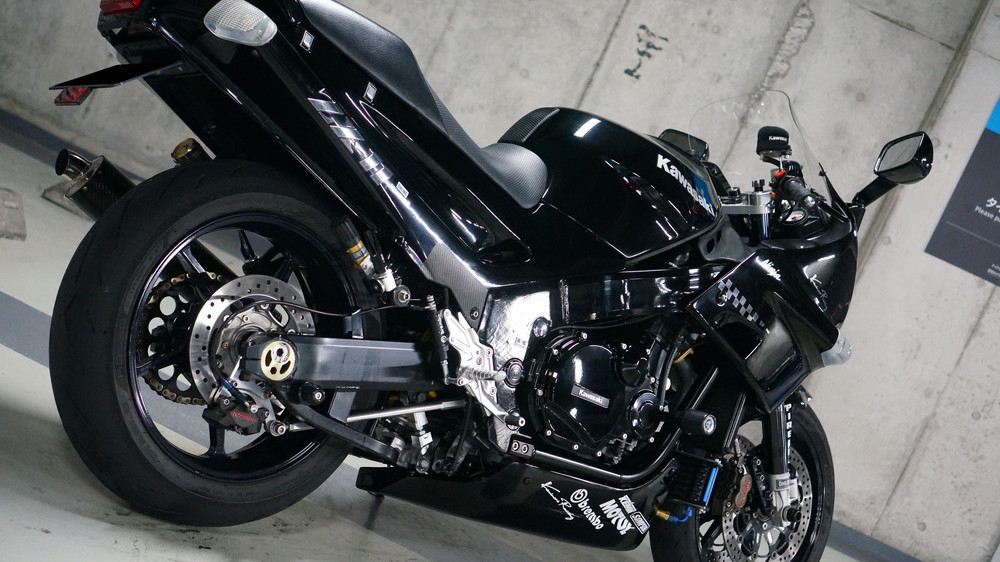 ZX-11 | Moto-Gallery