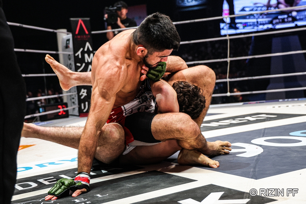 RIZIN DECADE】サトシが極めの強さを発揮。三角絞めでケラモフから