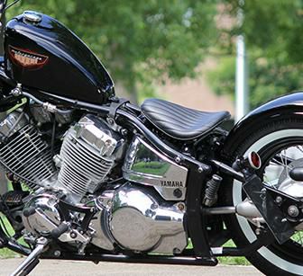 グッズ(GOODS) SADDLE スムース ブラックソロシート ヤマハ ドラッグ