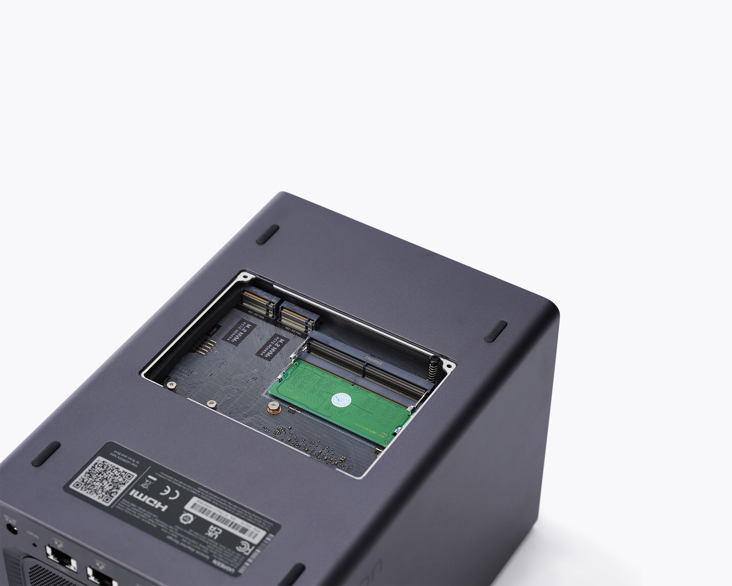 UGREEN 4ベイ NASストレージ - 136TB超大容量と高速10GbE転送