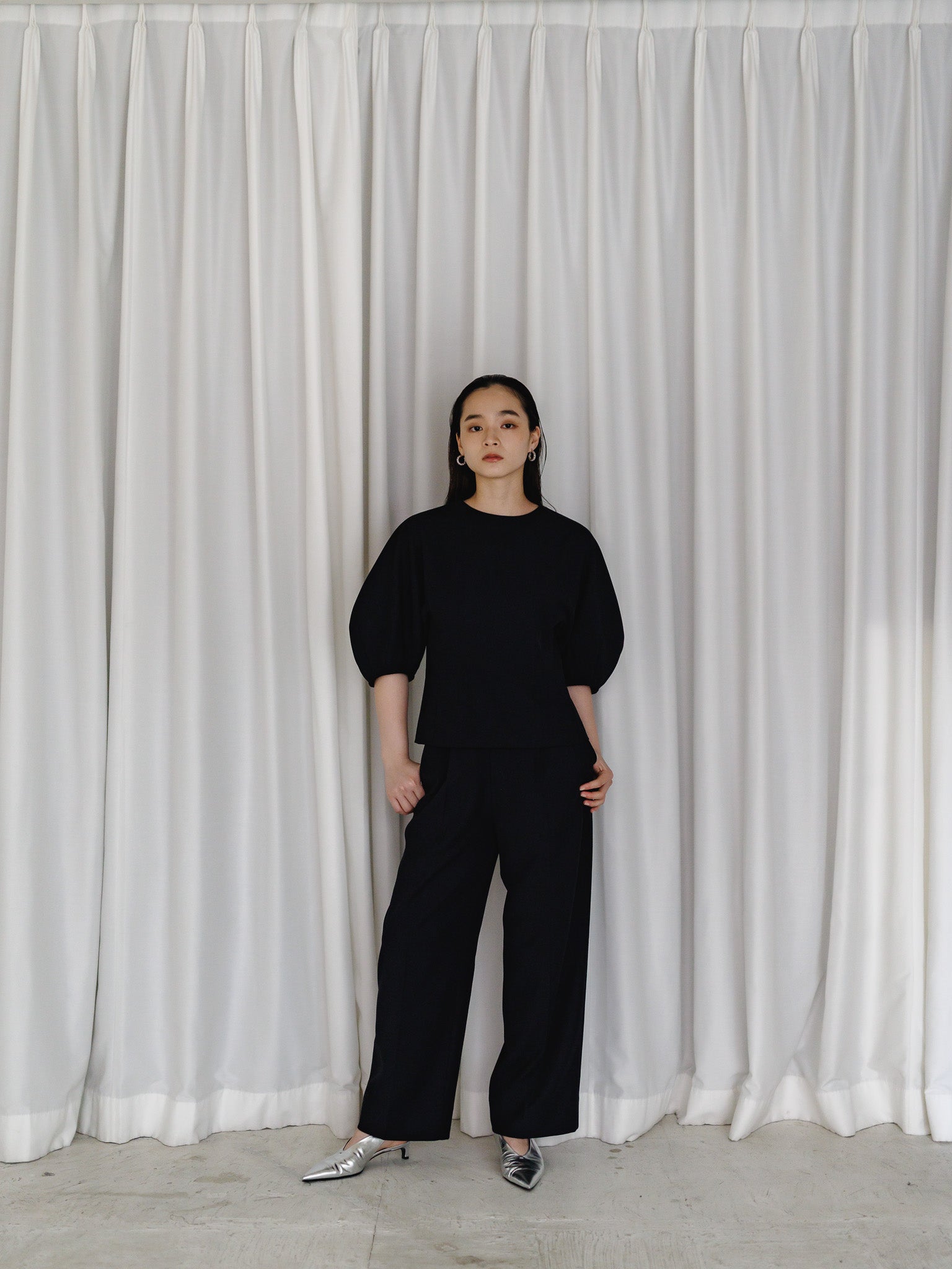 VOLUME SLEEVE BLOUSE (dark navy) – NEAU