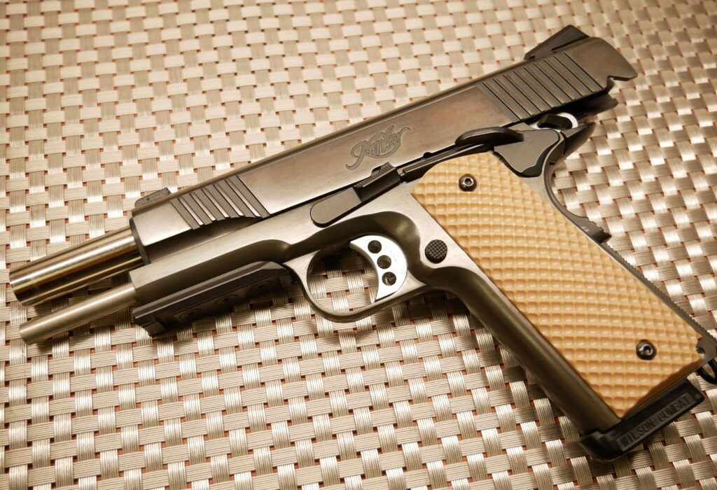 ウェスタンアームズ（WA）のkimber 1911 MARSOCのレヴューです。ブルー