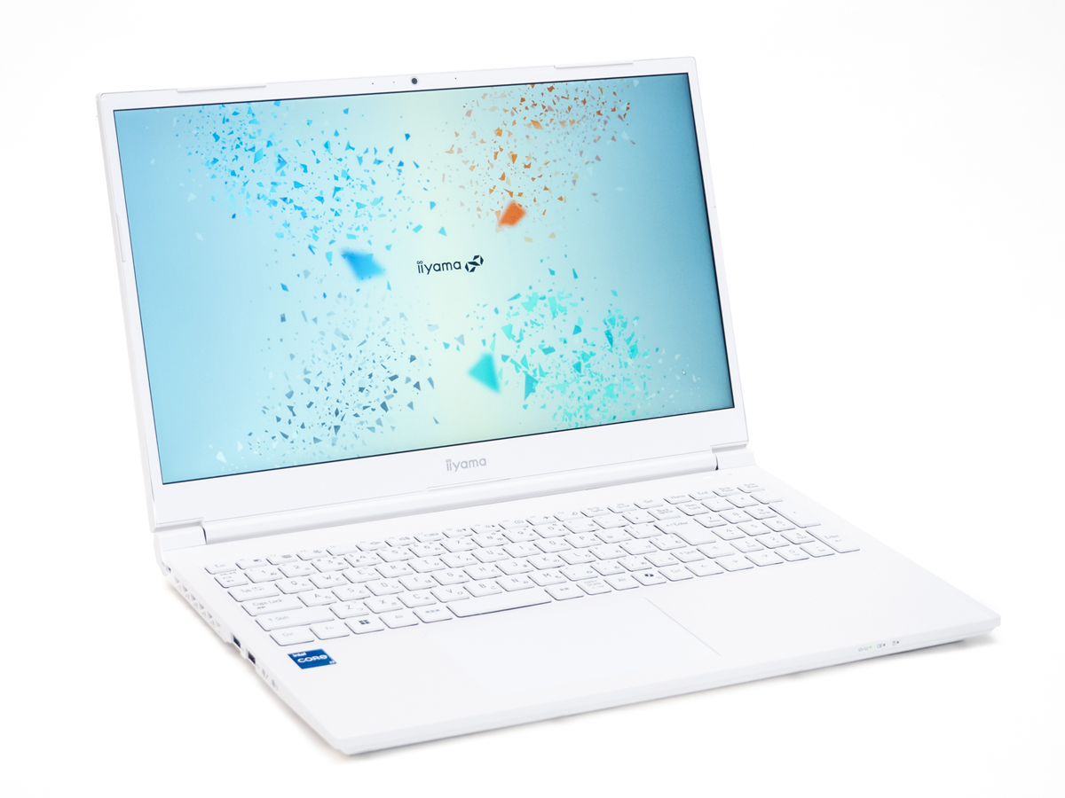 ミルキーホワイトの筐体が新鮮！ メモリたっぷりで動画編集も快適な高