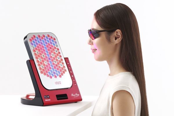 アデランス、顔などに光を当てるLED美容照射パネル「BeauStage VIRUGA