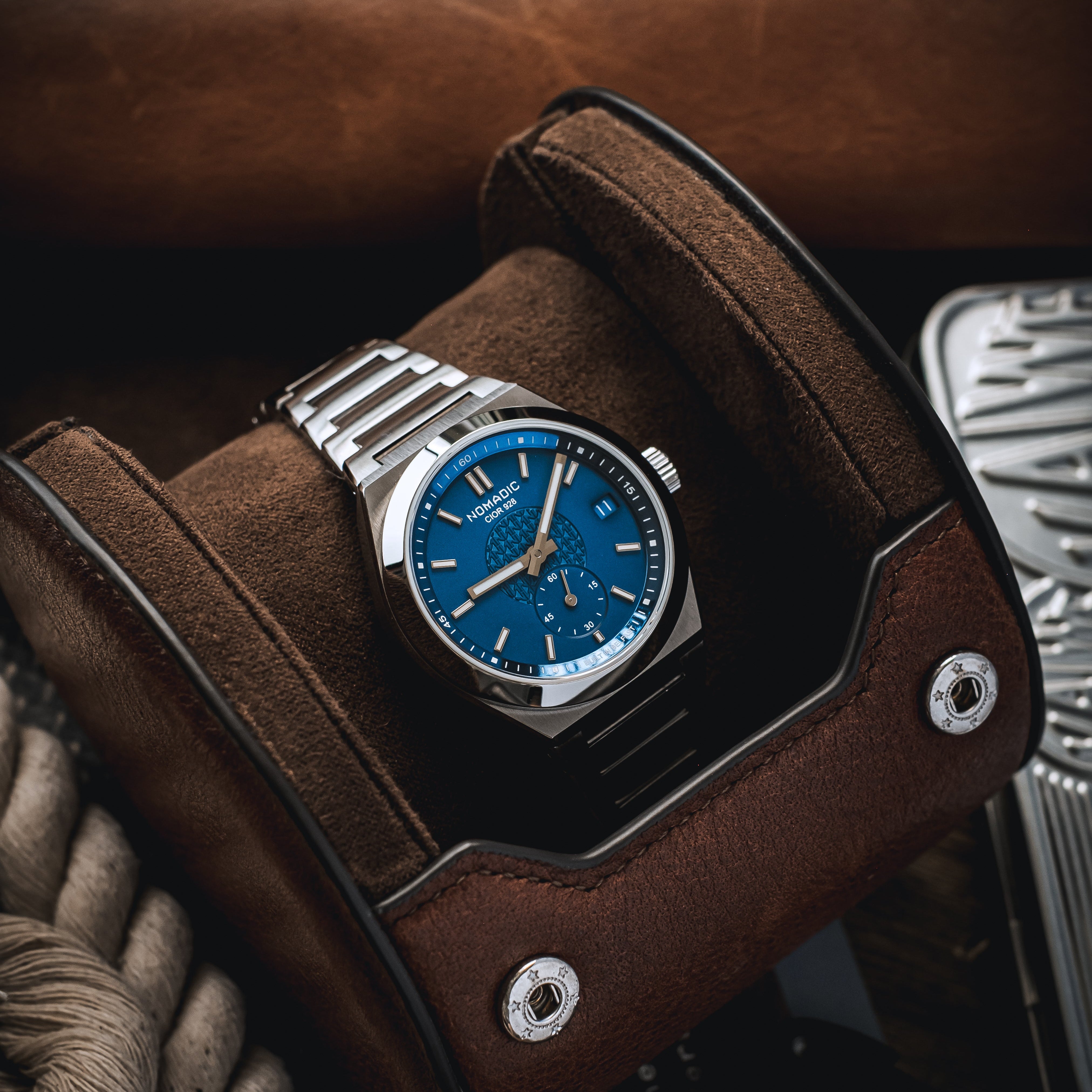 Cíor 928 - Luxury Sports Watch (36mm) - Mother of Pearl with