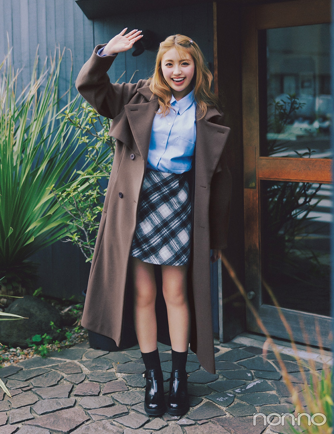 大学生のアウター×ミニスカコーデ13選／冬の気分が上がるあったか