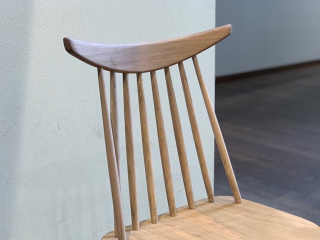 チェアのご紹介】人気の木製スピンドルチェアを3点ご紹介いたします