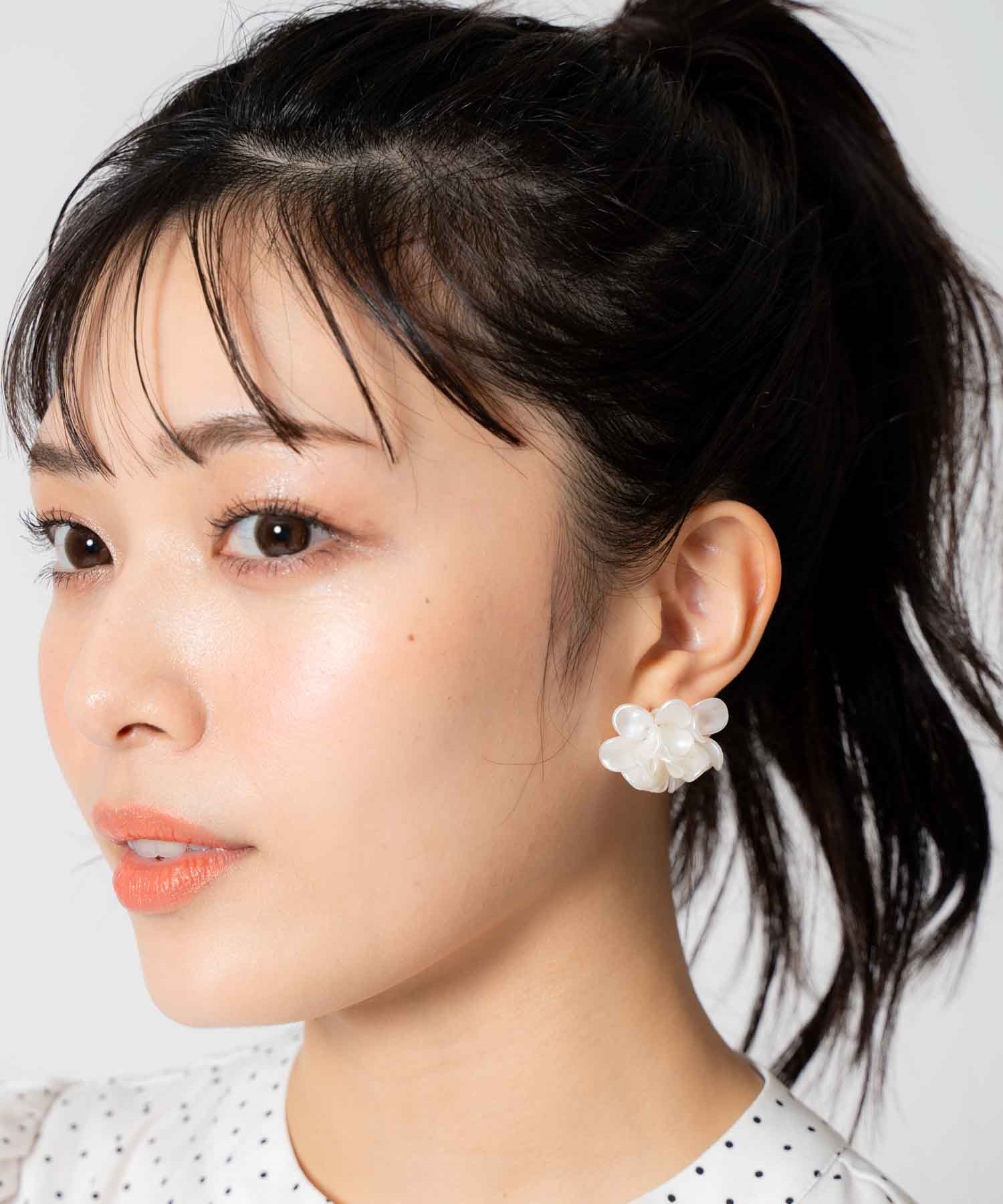 パールペタルフラワーピアス | ピアス | NOELA OFFICIAL WEB STORE