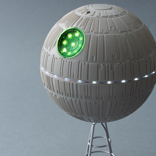 スター・ウォーズ」がクリスマスツリーに！ | Numero TOKYO