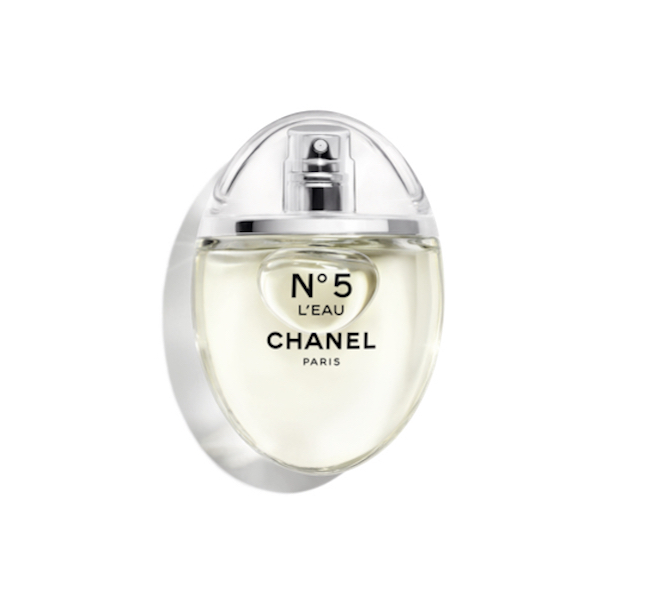 シャネル N°5 ロー オードゥ トワレット」からドロップ型の限定ボトル
