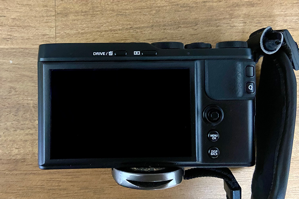 富士フイルム XF10 APS-Cコンパクトデジカメは、楽しいスナップ