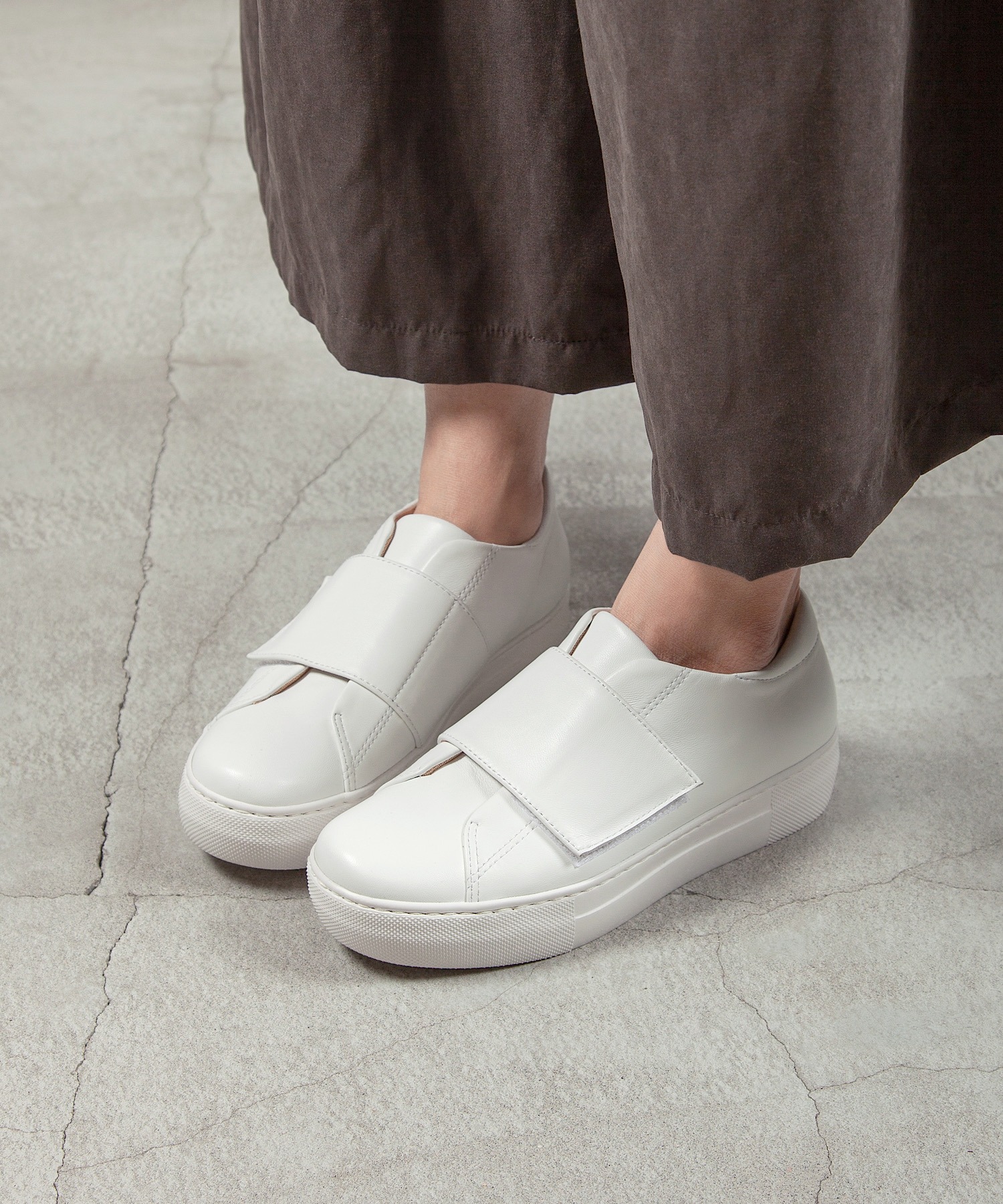 本革/軽量/223g/厚底/3cm】ベルクロスニーカー ALL BLACK│Jeffrey