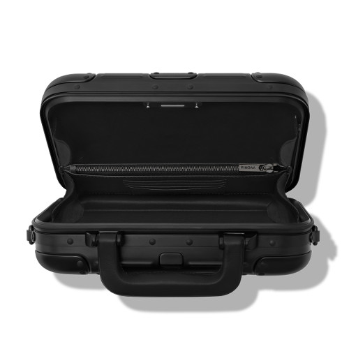 リモワ】定番スーツケースから着想を得た新アイコンバッグ「Original