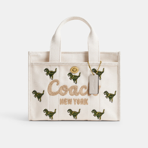 コーチから日本限定の恐竜「レキシー」を散りばめたトートバッグが発売