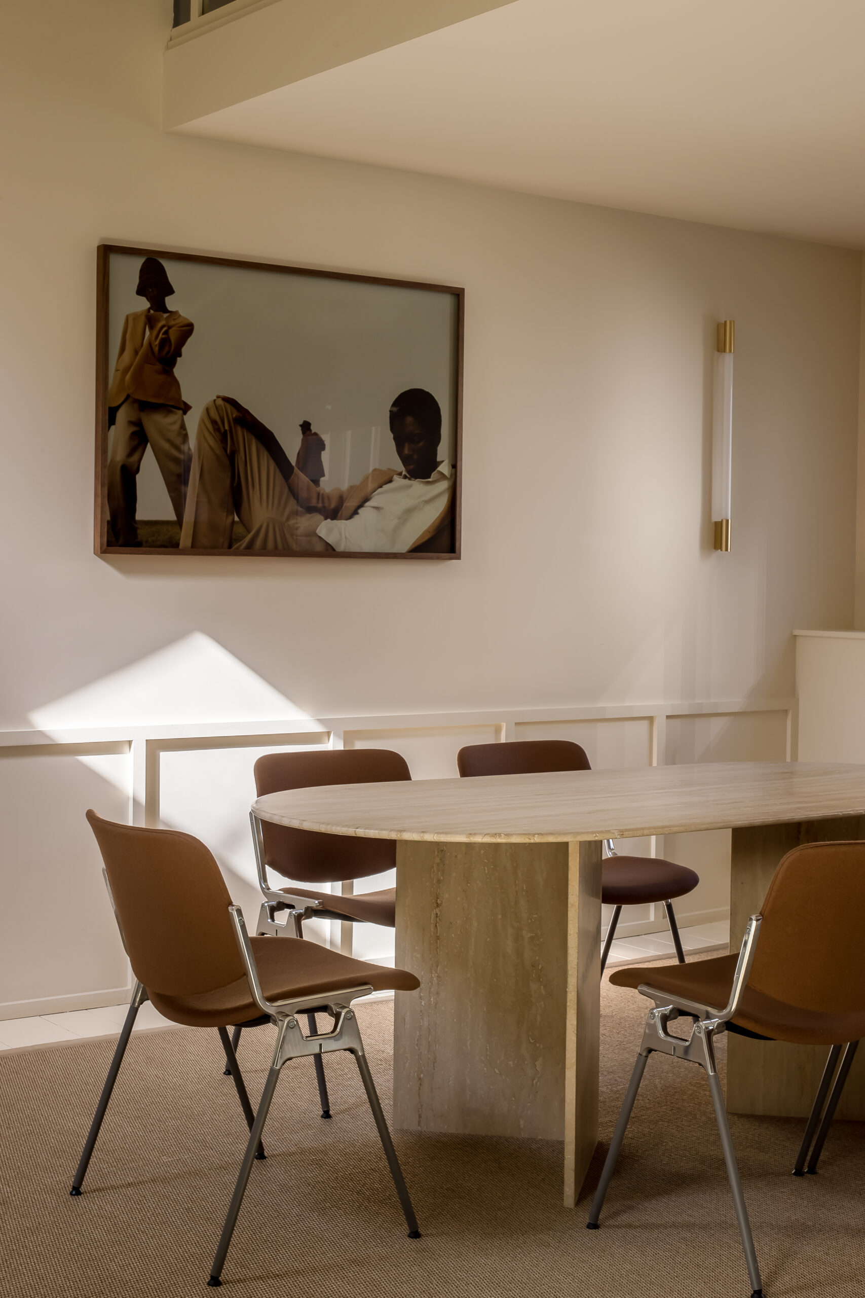 アルミと成形合板を組み合わせたかつてカステリチェアと呼ばれたジャン