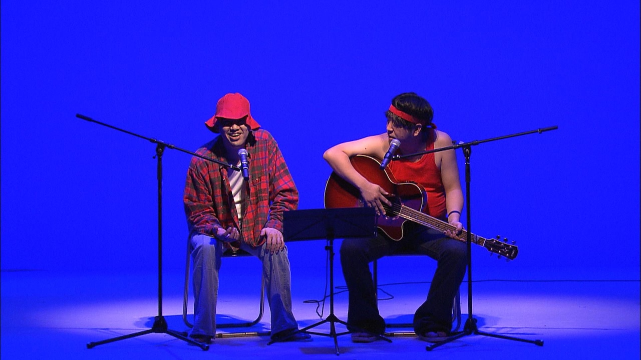 バナナマン扮するフォークデュオ・赤えんぴつ武道館公演はチューリップ