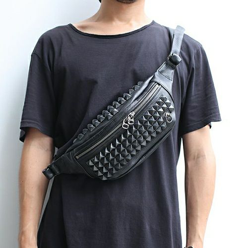 J-BG008)ENDUREレザースタッズボディバッグショルダーバッグS-ブラック