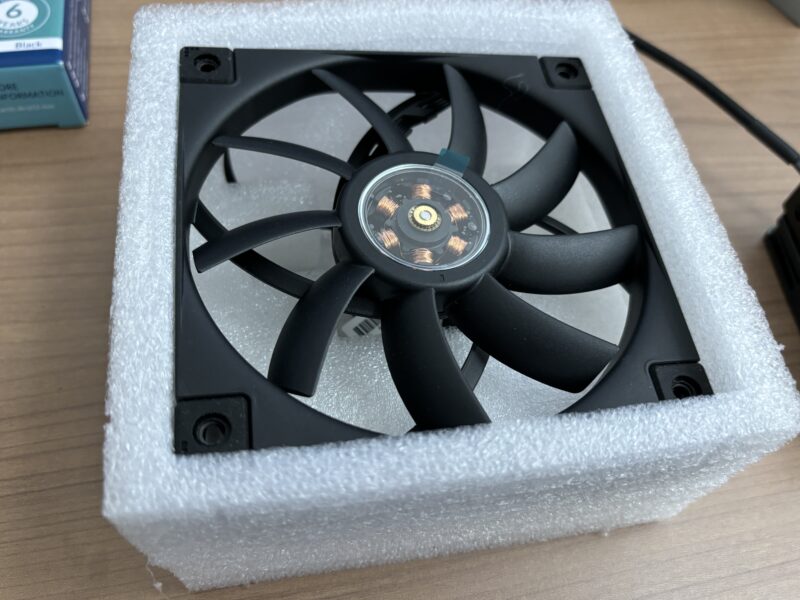 Deskmeet B660の電源ファンとCPUクーラー変えてみた | oiii.info