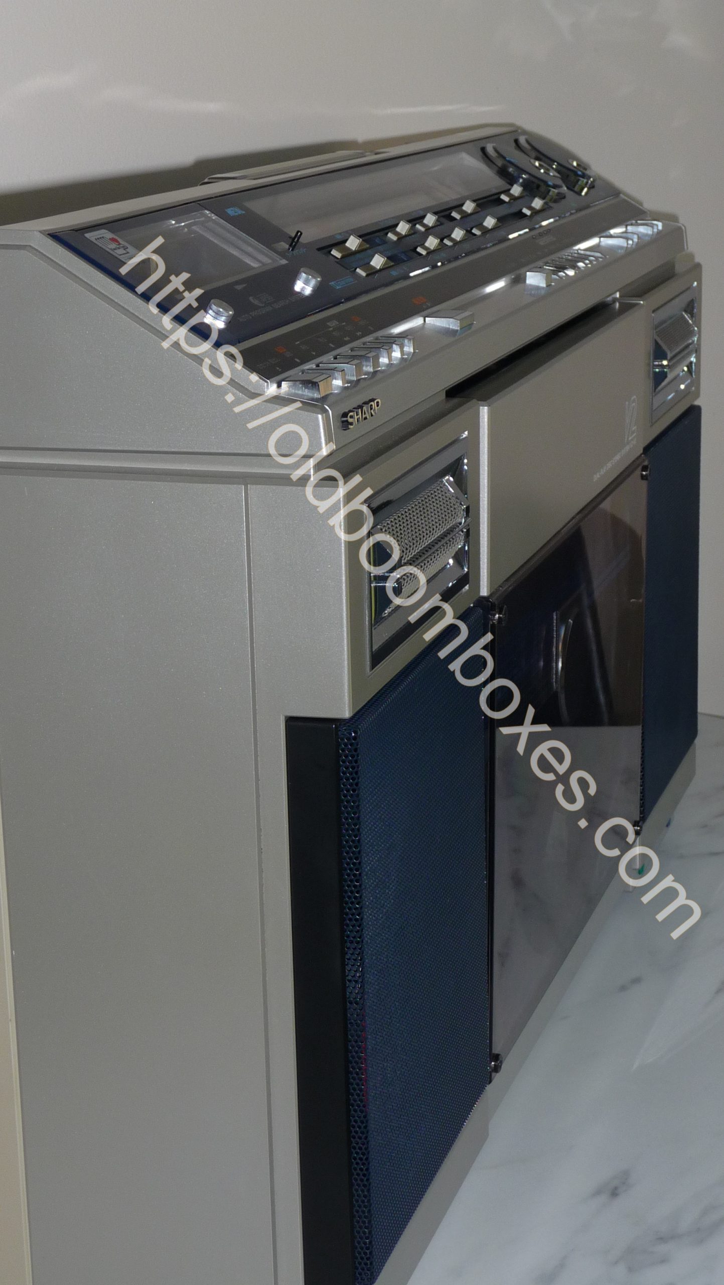 SHARP VZ-V2 Dual-Play Disc Stereo System - Old Boomboxes