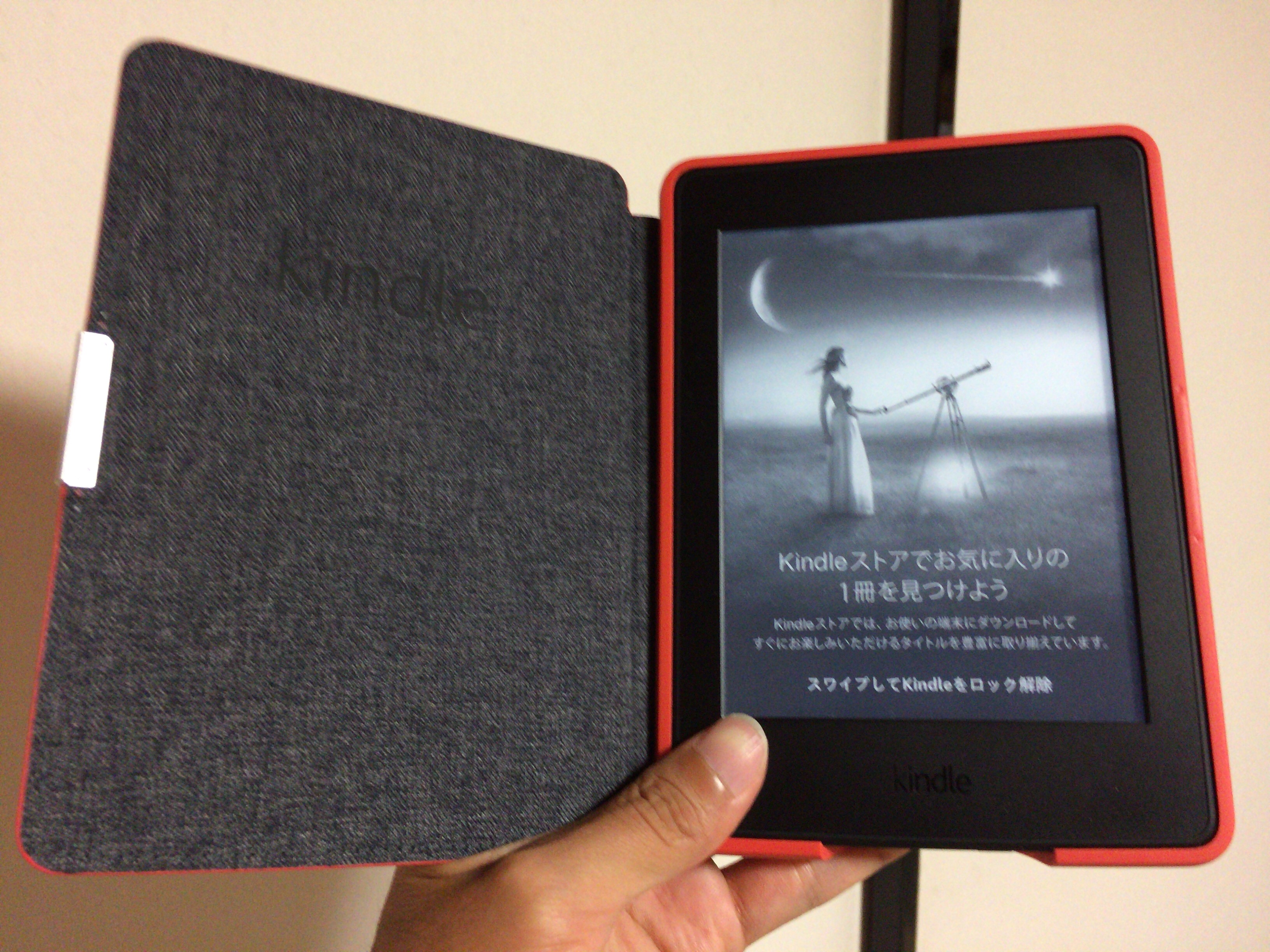 おすすめ旅行グッズ】海外旅行には電子書籍リーダー「Kindle」で本を