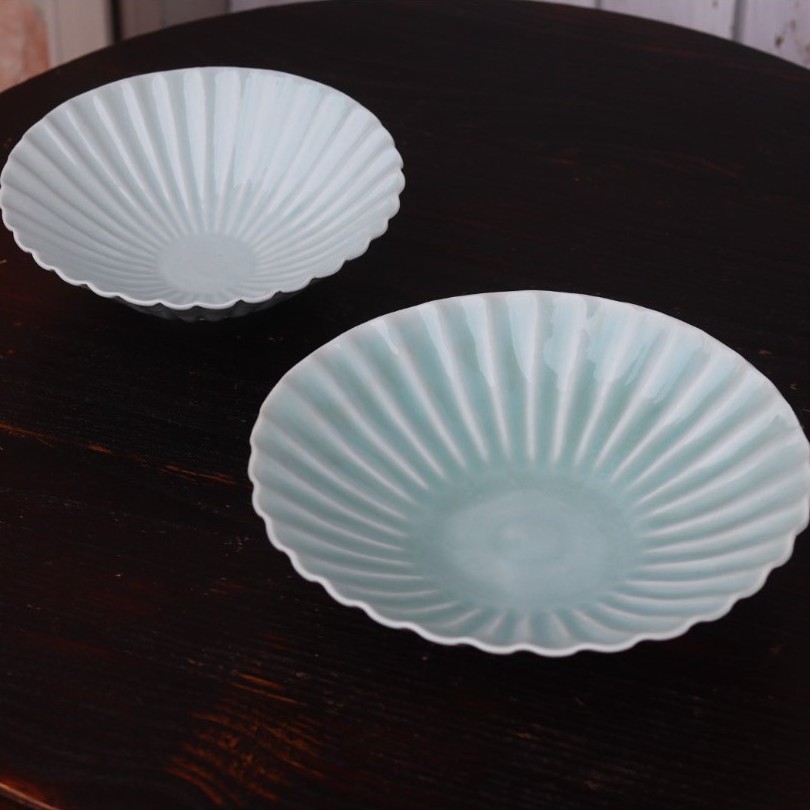 徳永遊心窯 色絵白椿 飯碗 三角 大 - 作家ものの器と生活雑貨 on-la