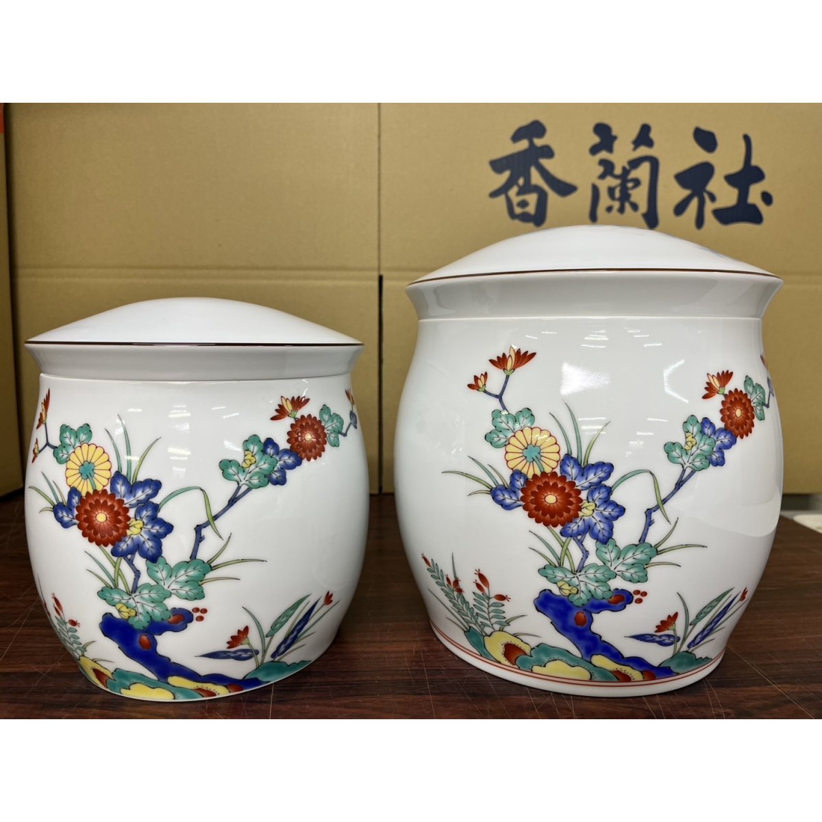 色絵岩菊）家型7寸骨壺|有田焼の老舗-香蘭社オンラインショップ