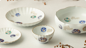 染錦菖蒲）飾り皿|有田焼の老舗-香蘭社オンラインショップ