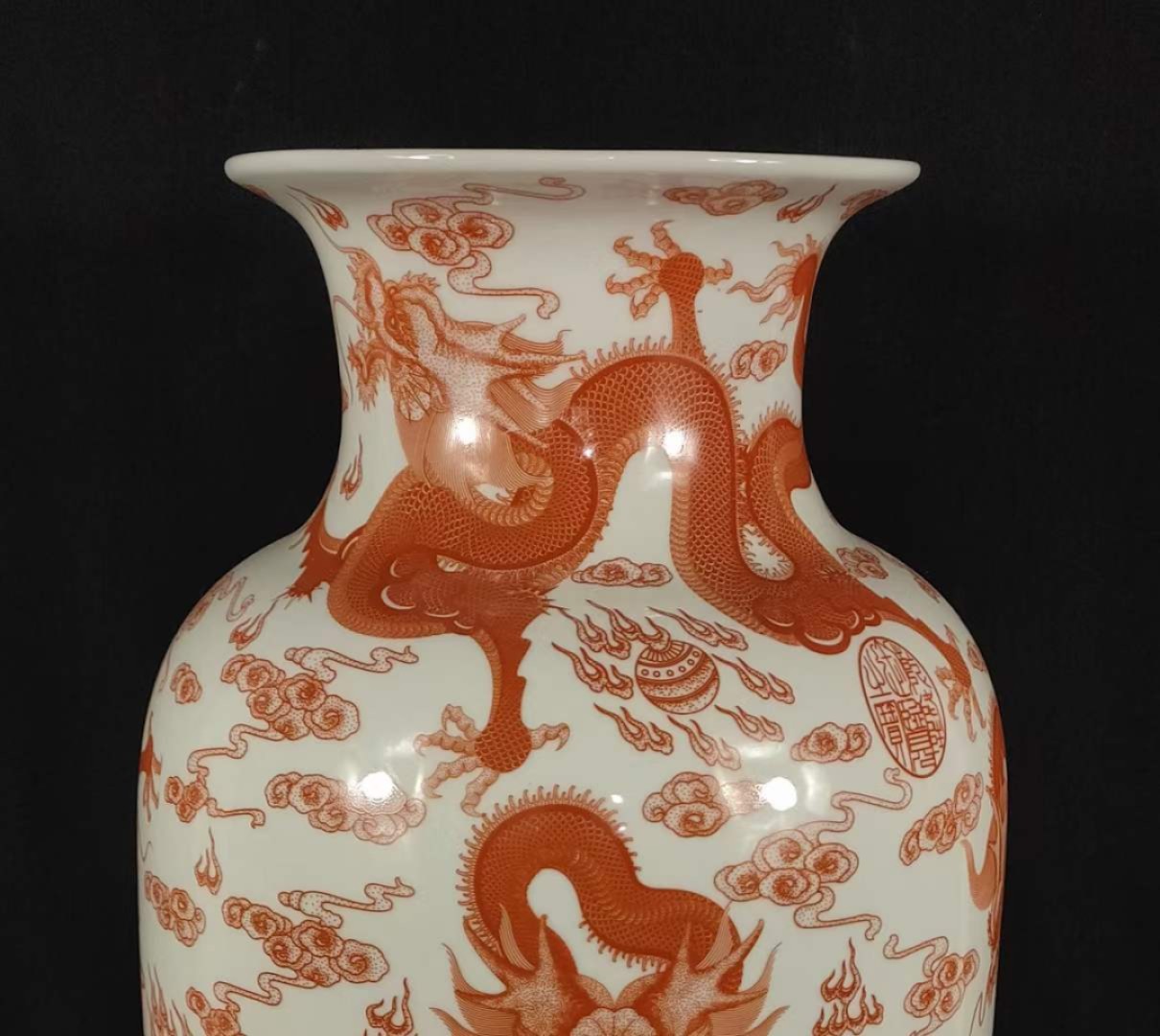 大清乾隆年制，霁红釉九龙戏珠大花瓶一个- 亚太艺术品- 亚太艺术品- 麦稀奇
