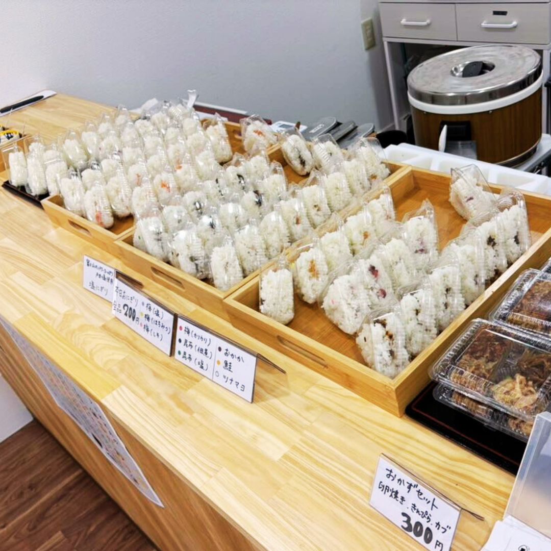 雑色】地域の実家でほっと一息「おにぎり屋『JIKKA』」 ｜ おーたふる