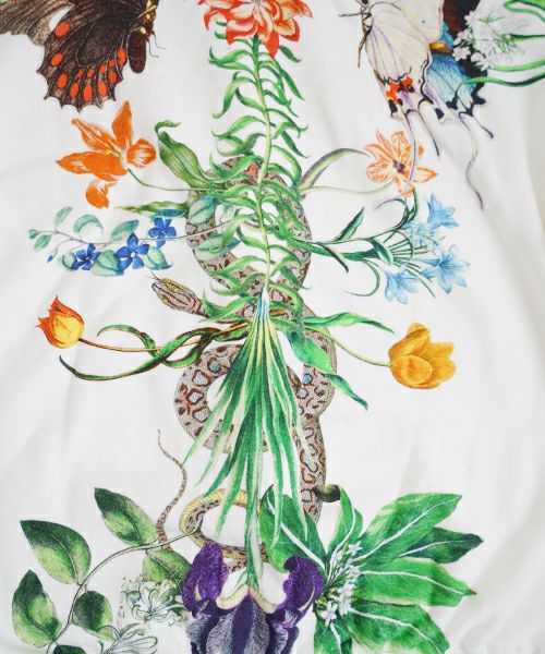 AHCAHCUM あちゃちゅむ お花の体ジップパーカー（シロ）