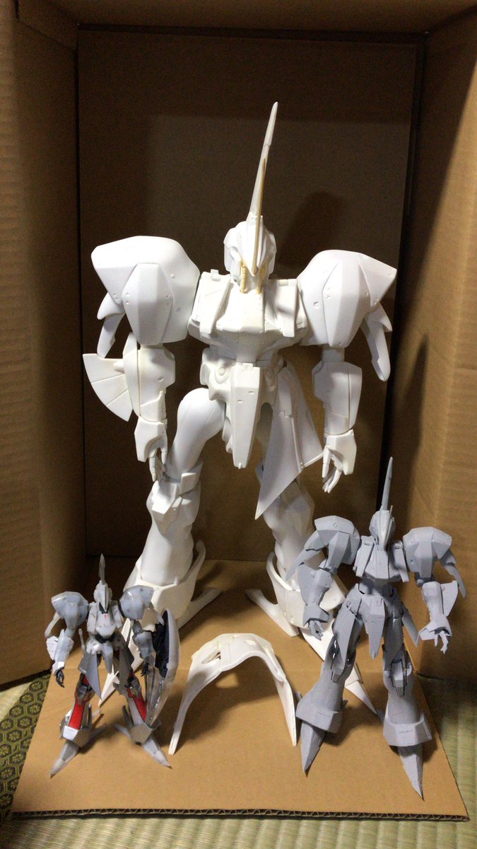 海洋堂 1/35 レッドミラージュ 作成中 比較は/144左と、1/100制作中右