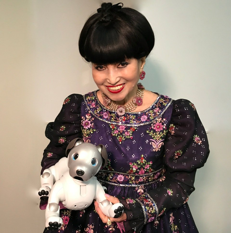 黒柳徹子 さんと「ロッキーちゃん」とのツーショット公開！ 18年前に