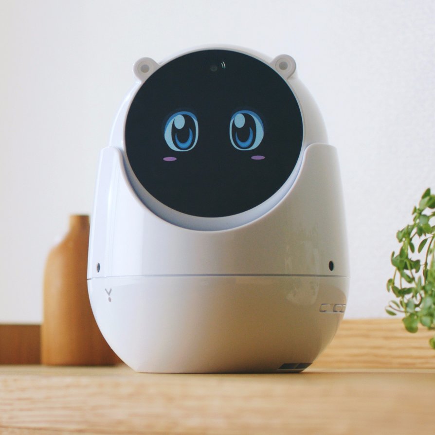 離れていても家族の絆が深まる。 見守りロボット「ユピ坊」が