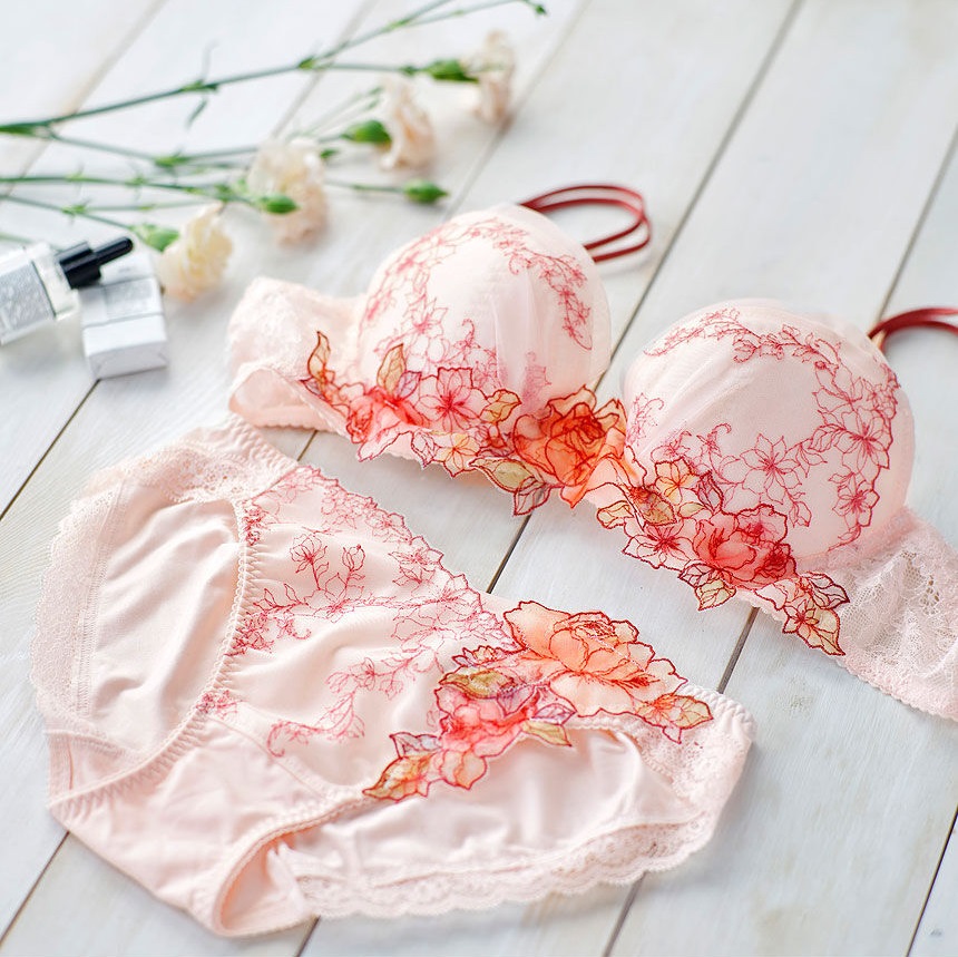 フェミニンで上質な下着ブランドPARFAGE(#パルファージュ) 春風の“透明