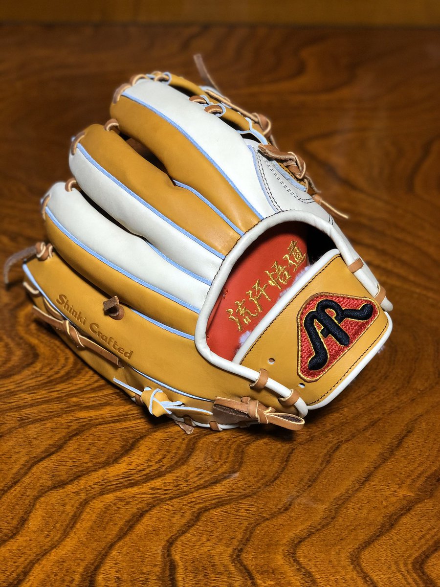 アントラーのオーダーグラブ届きました。昔ながらの堅牢な造りのグラブ