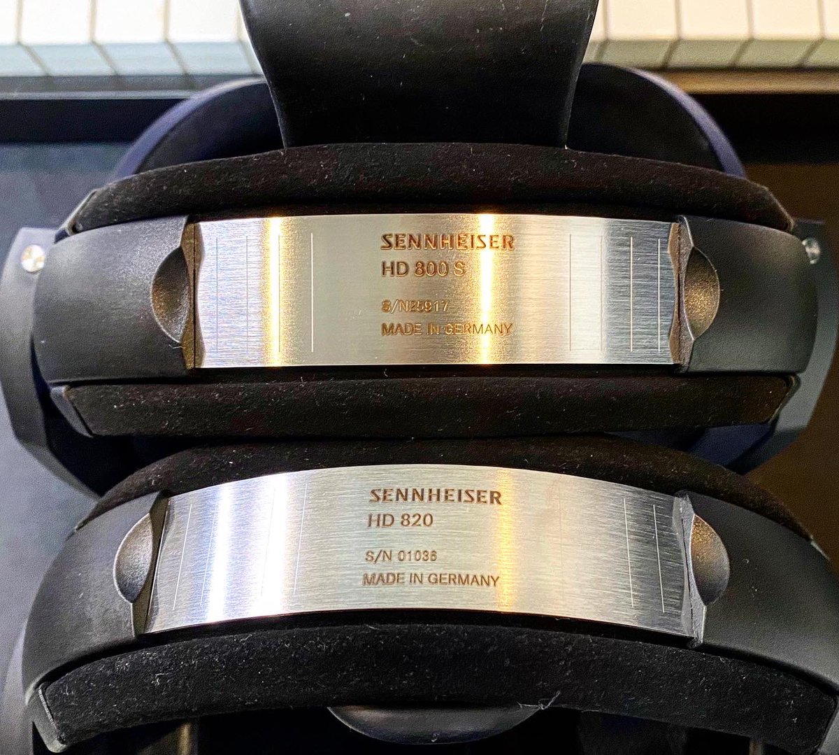 最近、SennheiserのフラッグシップヘッドホンHD820、HD800Sを使って