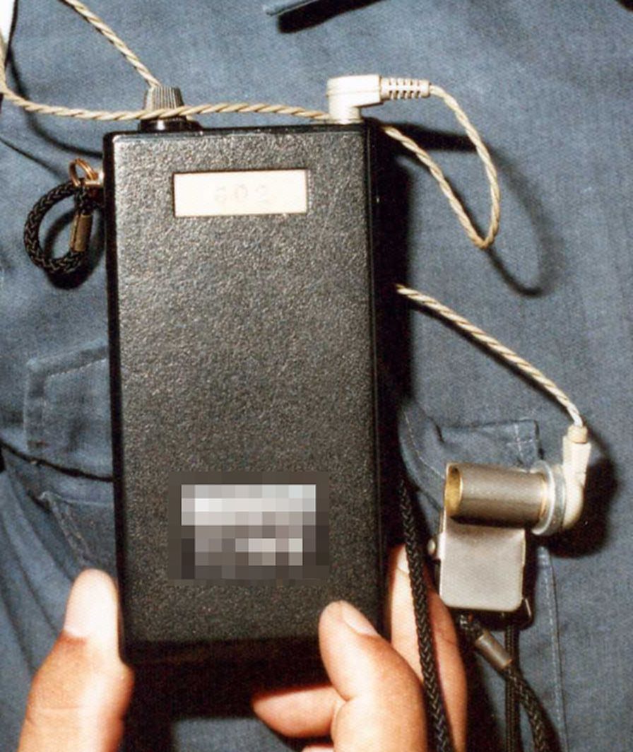 警察ちょっとメモ・・・イヤホンクリップ・・・その昔、受令機が指令の